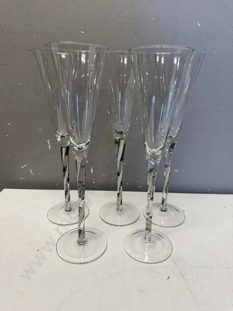 Set Of Five Champagne Glasses With Twisted Stem Image 1++
