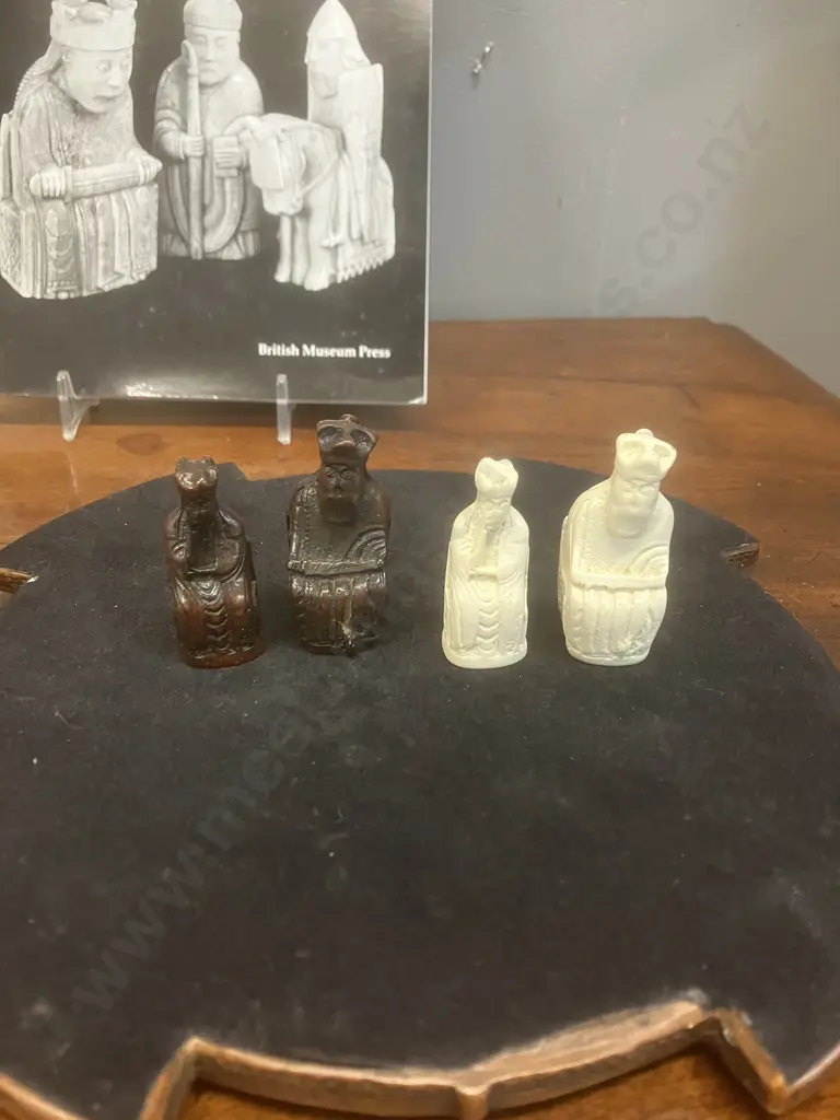 Compact Isle Of Lewis Chess Set - 8" Chess Board, 32 Piece With Storage - Made In England Image 1++