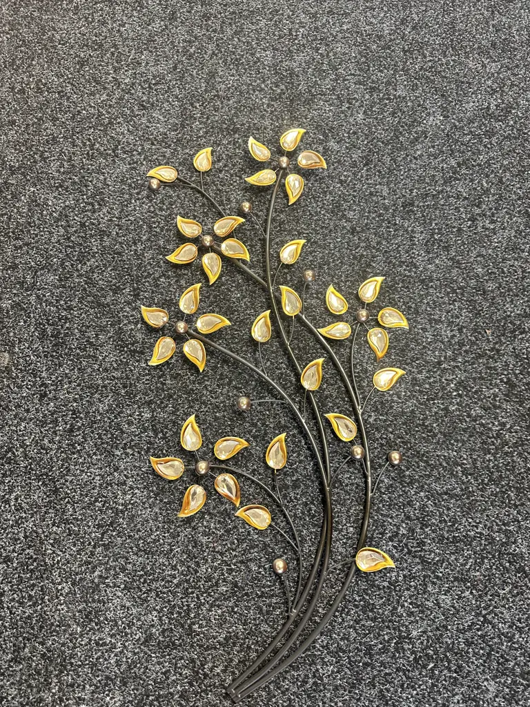 Large Wall Art Facetted Glass With Gold Coloured Leaves H80cm. Image 1++