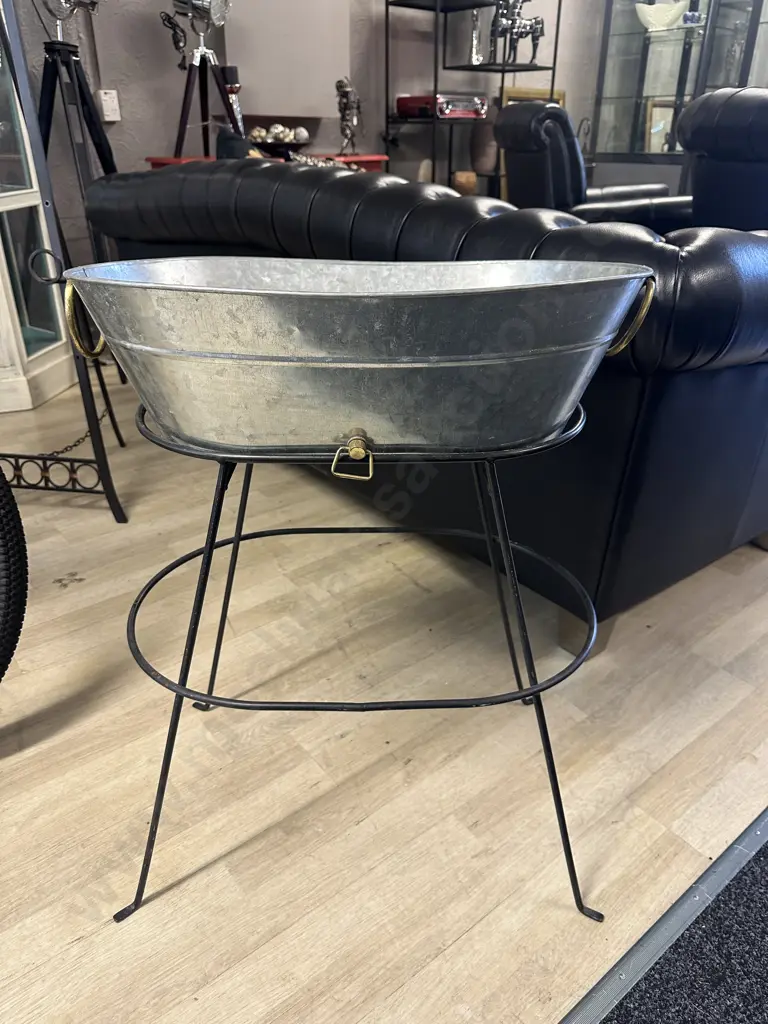Galvanised Drinks Bucket On Stand Image 1++