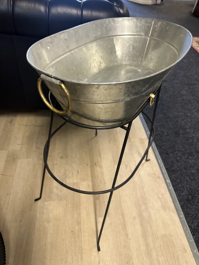 Galvanised Drinks Bucket On Stand Image 1++