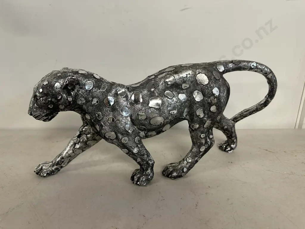 Decorative Silver Coloured Leopard Figurine L41cm. Image 1++