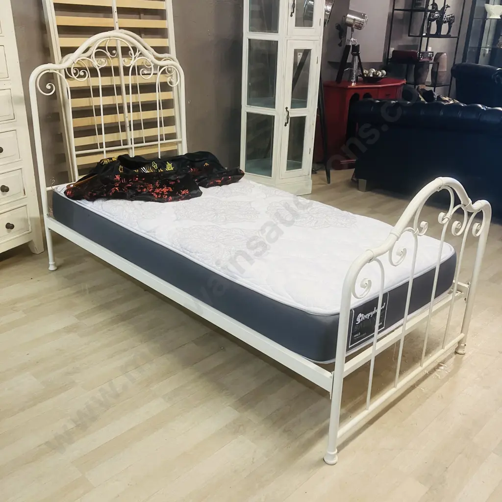 Pair of Vintage Style Early Settler Chantelle Single White Metal Bed Frames With One Sleepyhead Balance Mattress Image 1++