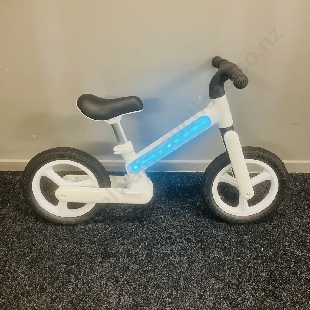 White 30cm Light Up Balance Bike Image 1++