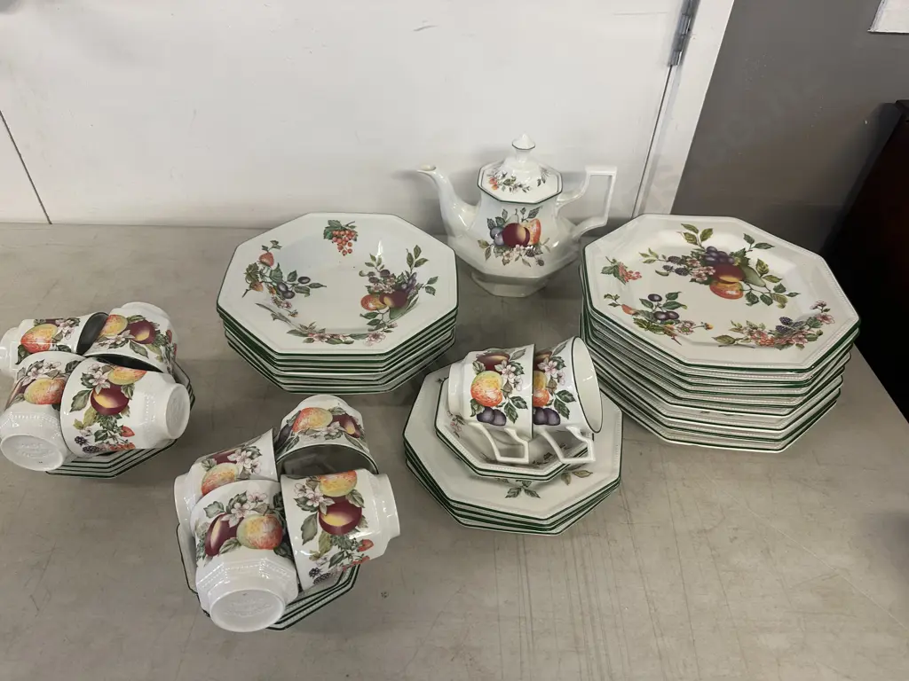 Johnson Brothers 'Fresh Fruit' Pattern Dinnerware & Teapot Image 1++