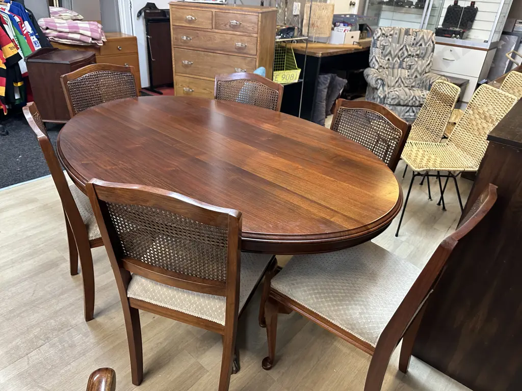 Mahogany Oval Table Single Pedestal With Six Bergere Back Chairs 74x152x110cm. Image 1++