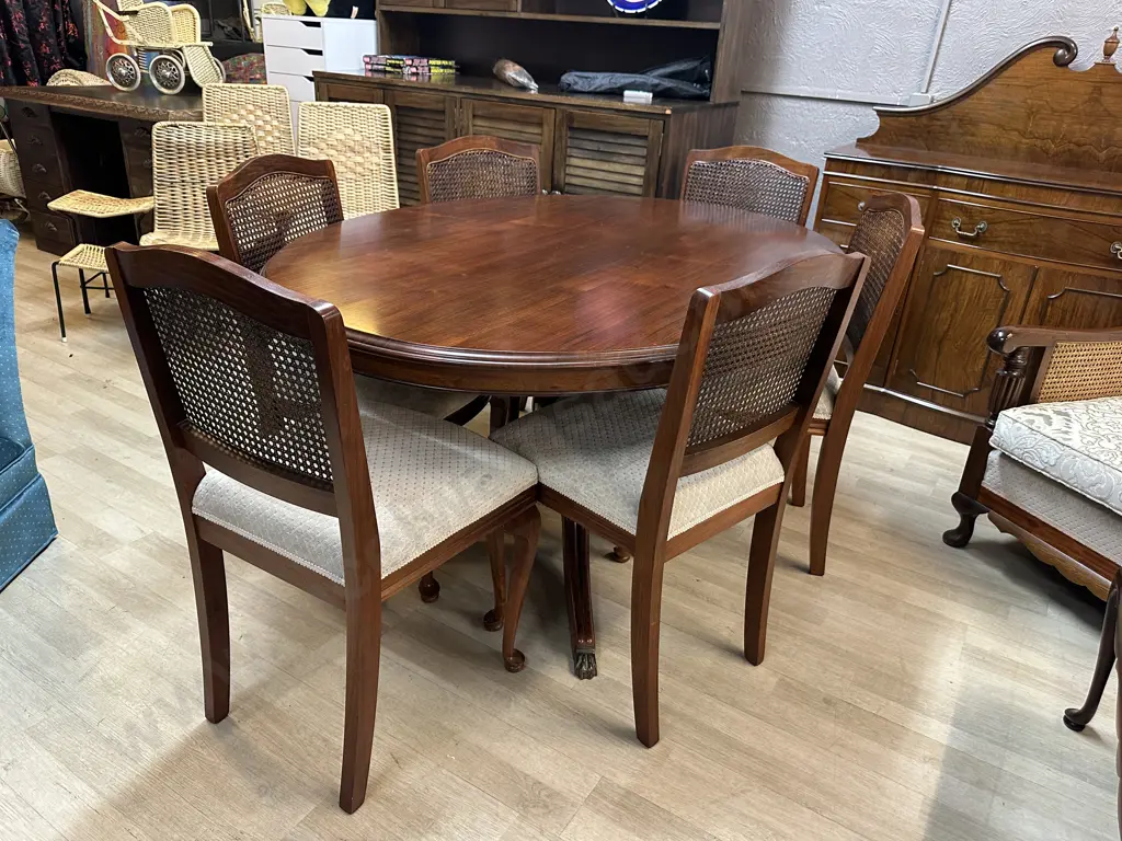 Mahogany Oval Table Single Pedestal With Six Bergere Back Chairs 74x152x110cm. Image 1++