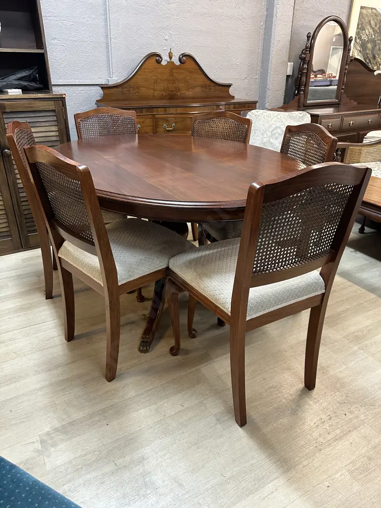 Mahogany Oval Table Single Pedestal With Six Bergere Back Chairs 74x152x110cm. Image 1++