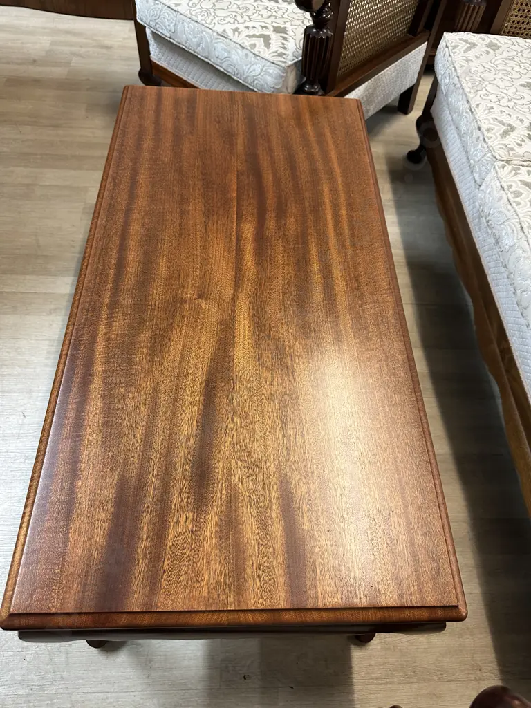 Mahogany Queen Anne Style Coffee Table 42 x 130 x 52cm. Image 1++