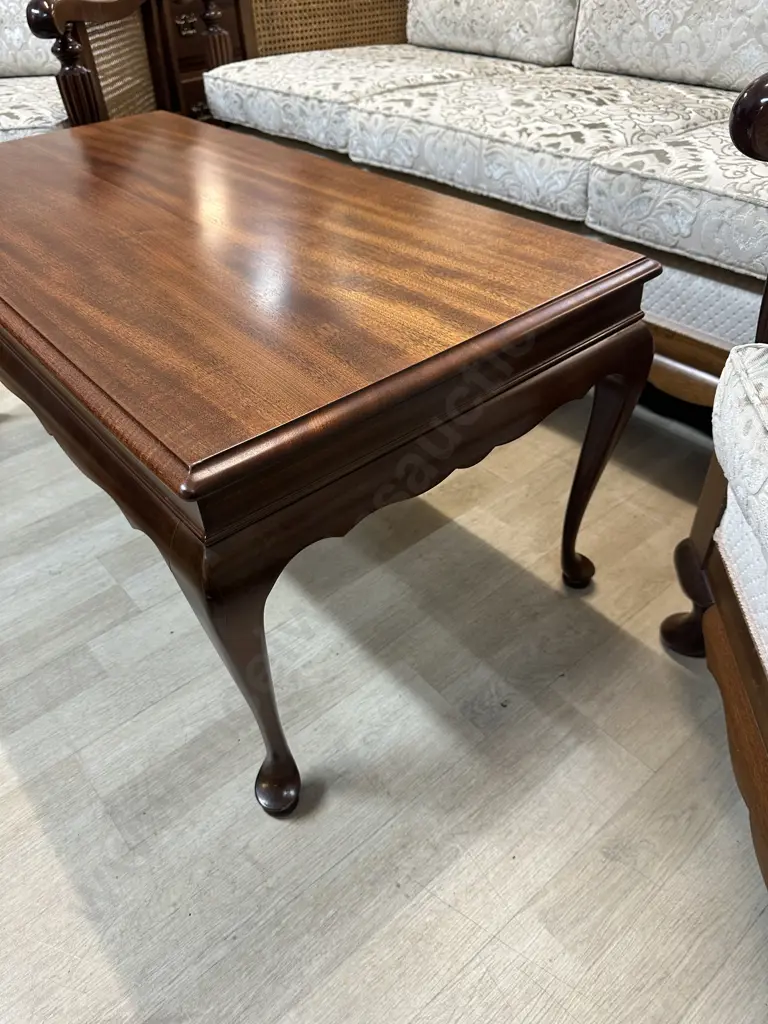 Mahogany Queen Anne Style Coffee Table 42 x 130 x 52cm. Image 1++