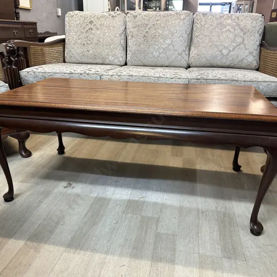 Mahogany Queen Anne Style Coffee Table 42 x 130 x 52cm.