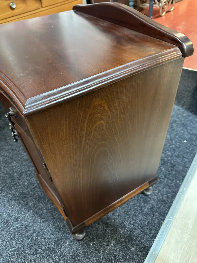 Mahogany Queen Anne Style Side Table  Image 1++