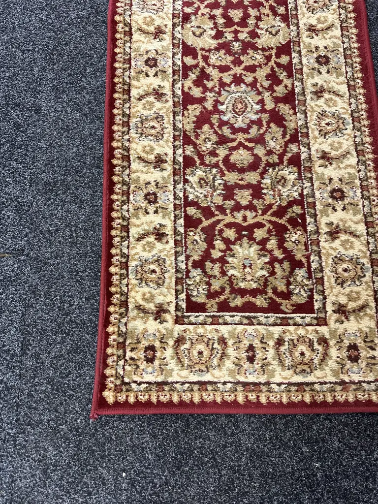 Classic Agra Collection Floor Runner Red/Cream 62x185cm. Image 1++