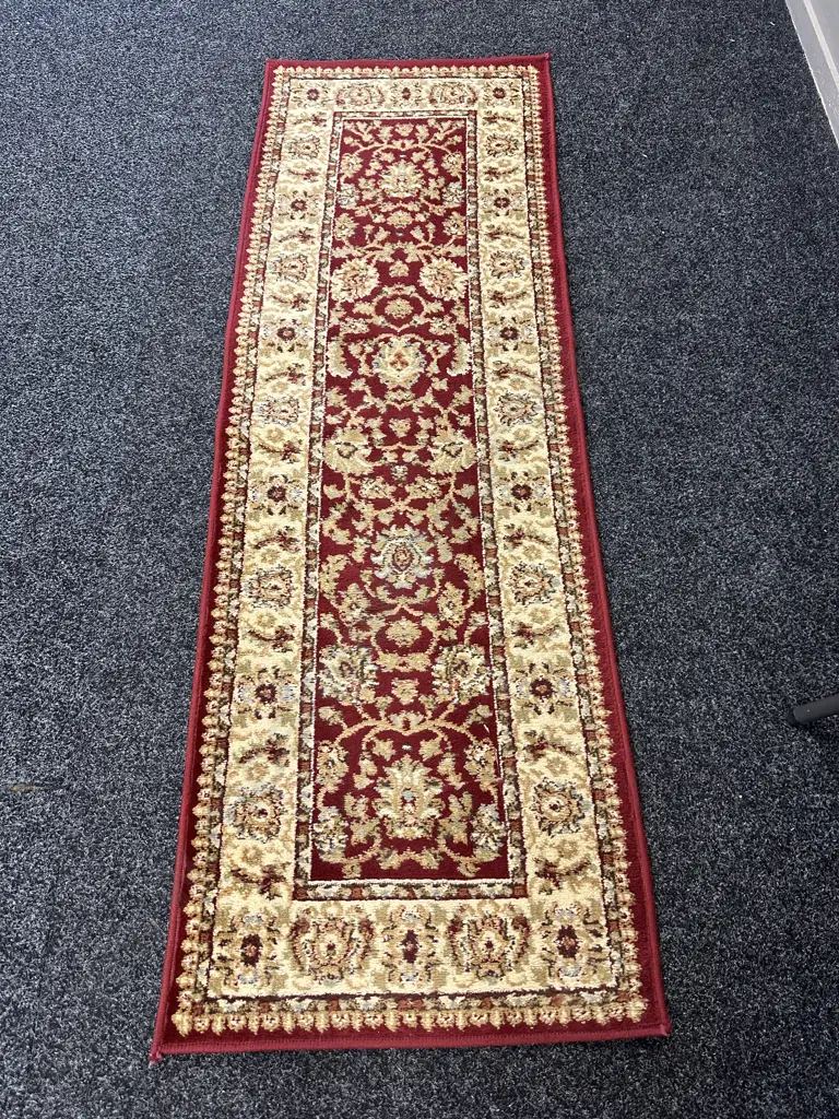 Classic Agra Collection Floor Runner Red/Cream 62x185cm. Image 1++