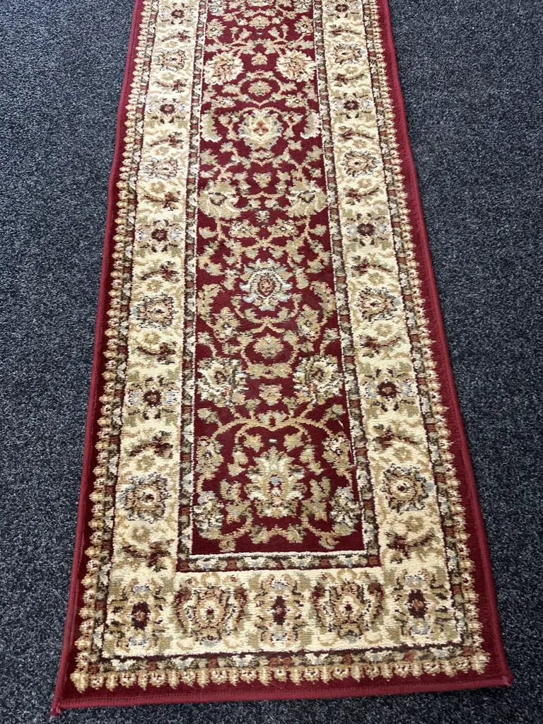 Classic Agra Collection Floor Runner Red/Cream 62x185cm. Image 1++