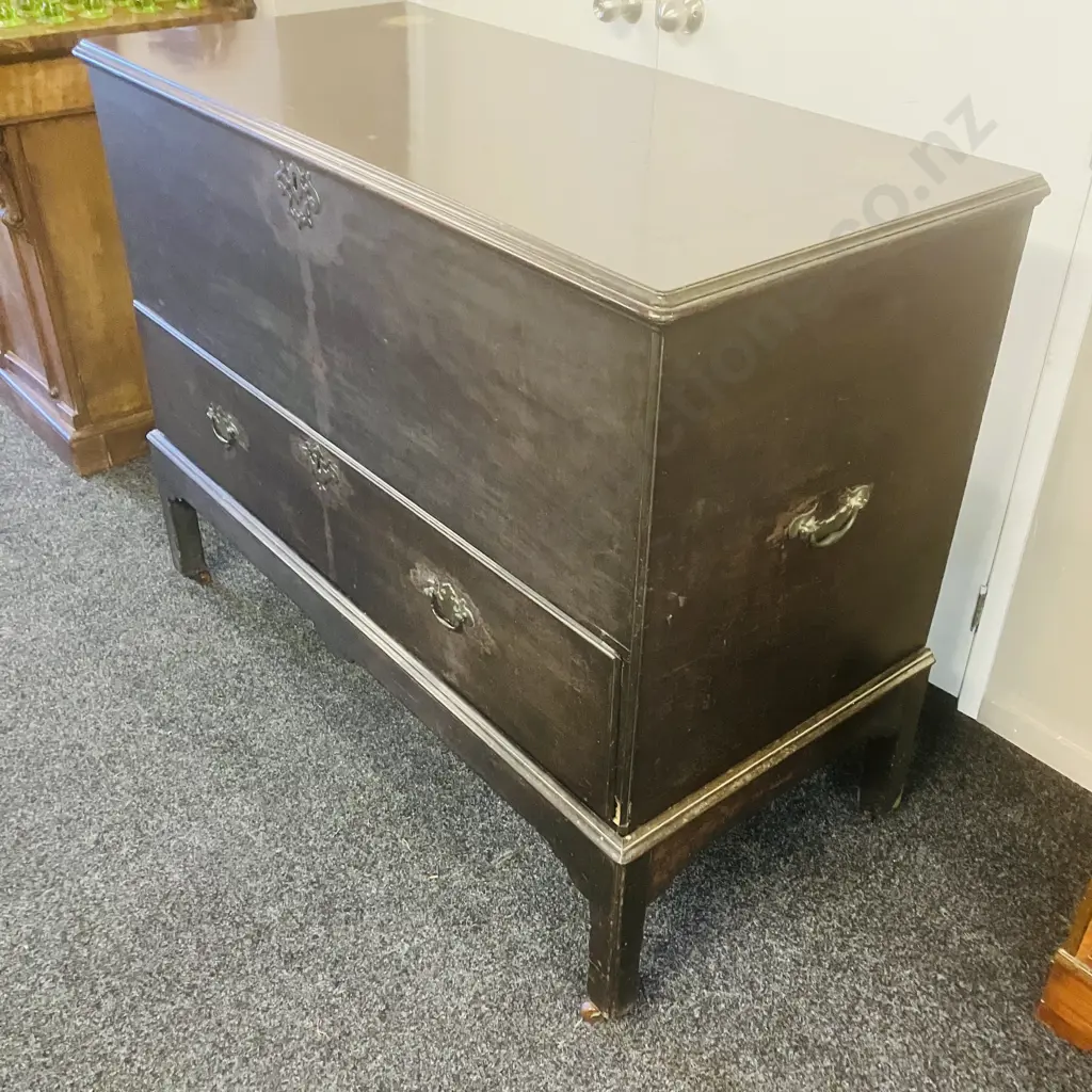 Antique Mahogany Mule Chest. H104 W133 D62cm Image 1++