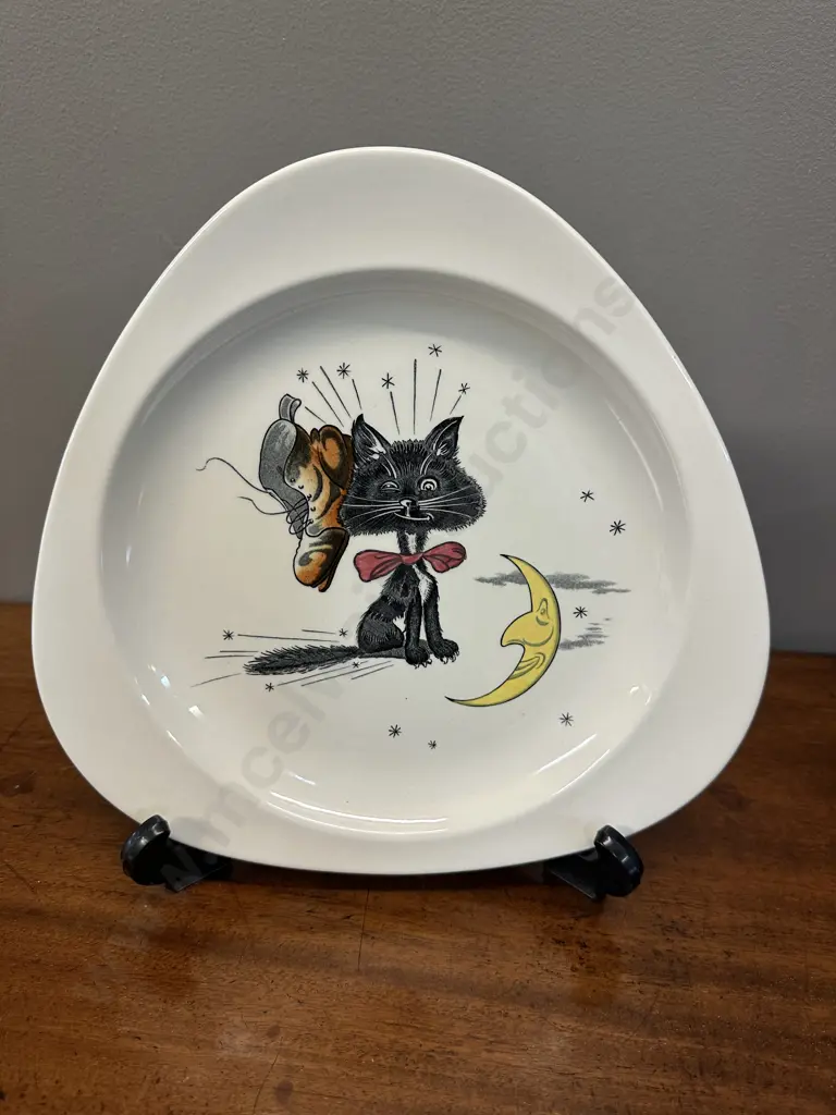 Spode Vintage Barbecue Triangular Plate Image 1++