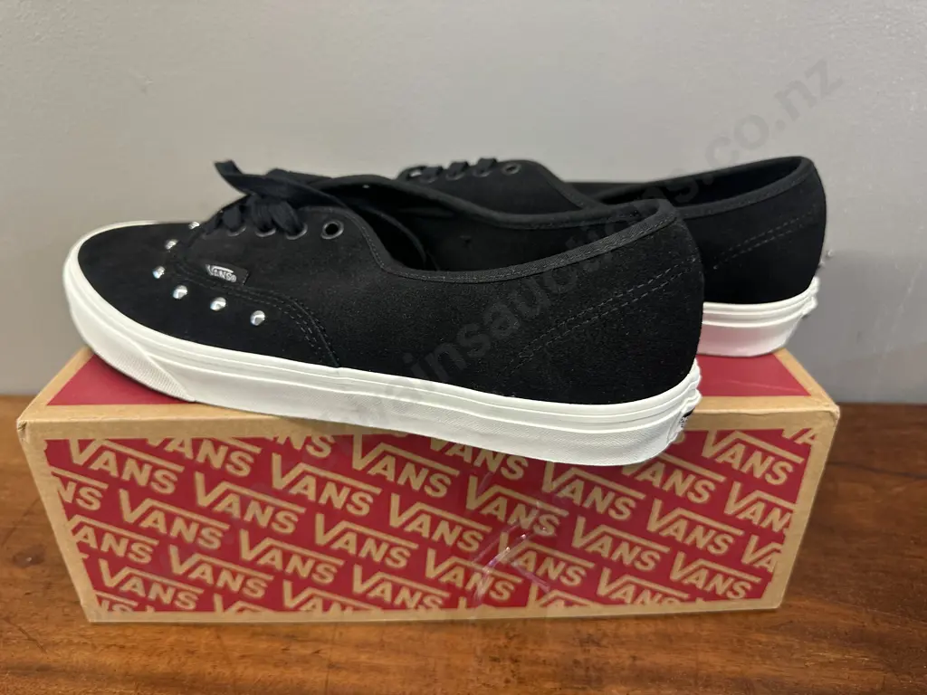 Pair Of Vans Spikes Black Shoes US Mens Size 11 Image 1++