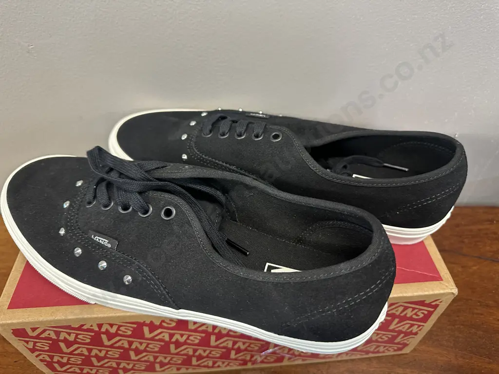 Pair Of Vans Spikes Black Shoes US Mens Size 11 Image 1++