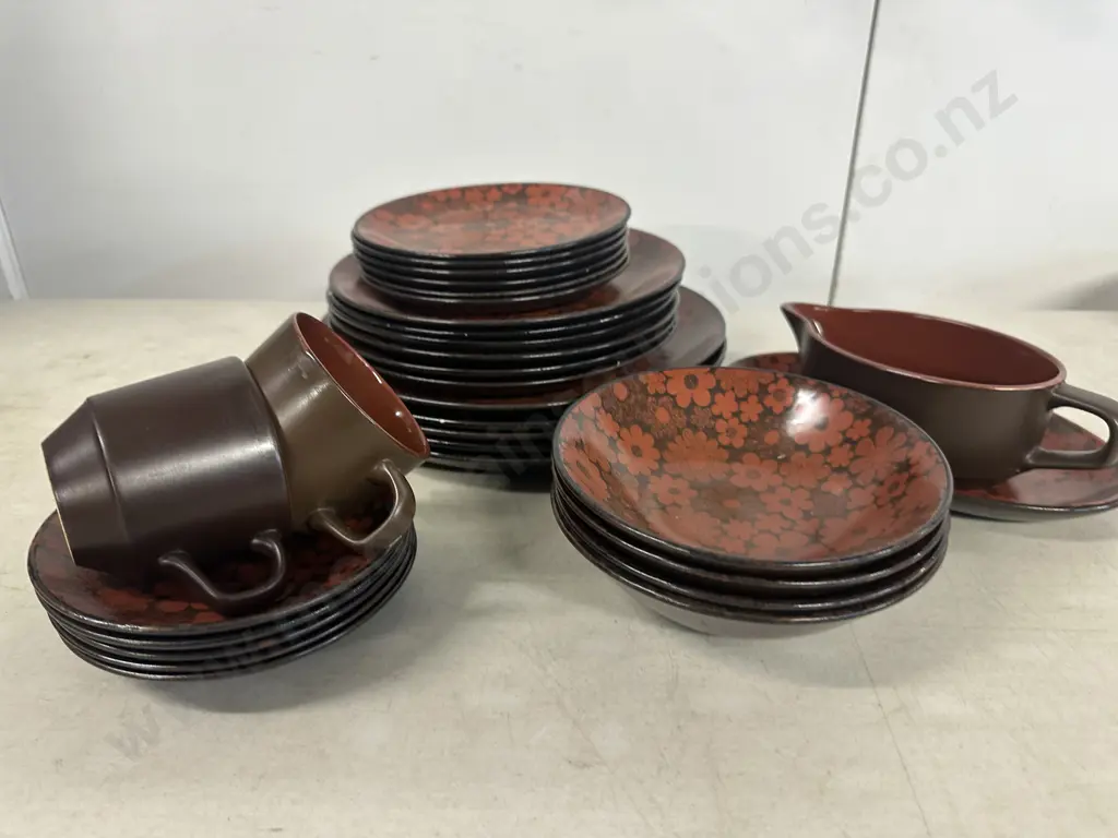 Vintage Crown Lynn Dinnerware Echo Pattern Image 1++