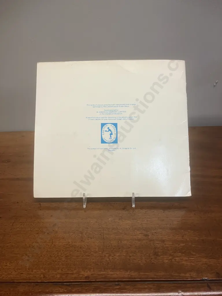 1970s Greggs Rare and Endangered Birds of New Zealand Collectors Album With Cards Image 1++