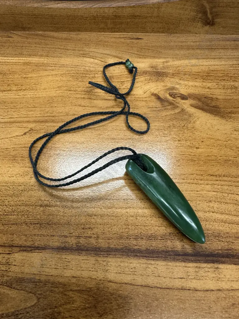 Greenstone Necklace L6.5cm. Image 1++