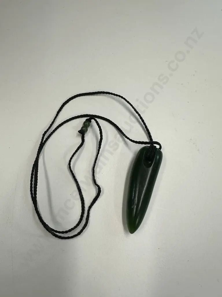 Greenstone Necklace L6.5cm. Image 1++