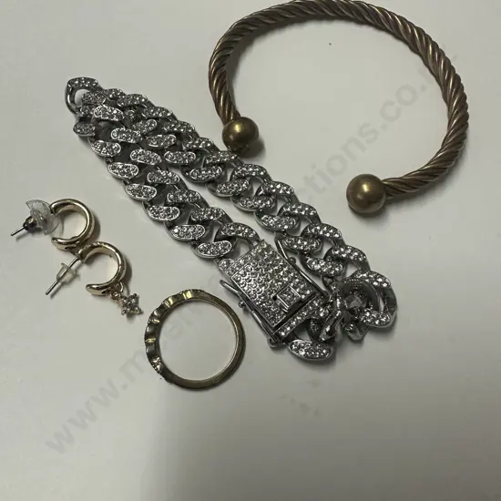 Assorted Jewellery Items