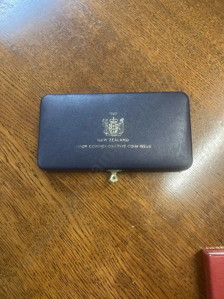 1969 New Zealand UNC Coin Set - Cook Commemorative Issue In Case Image 1++