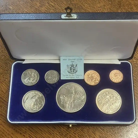 1969 New Zealand UNC Coin Set - Cook Commemorative Issue In Case