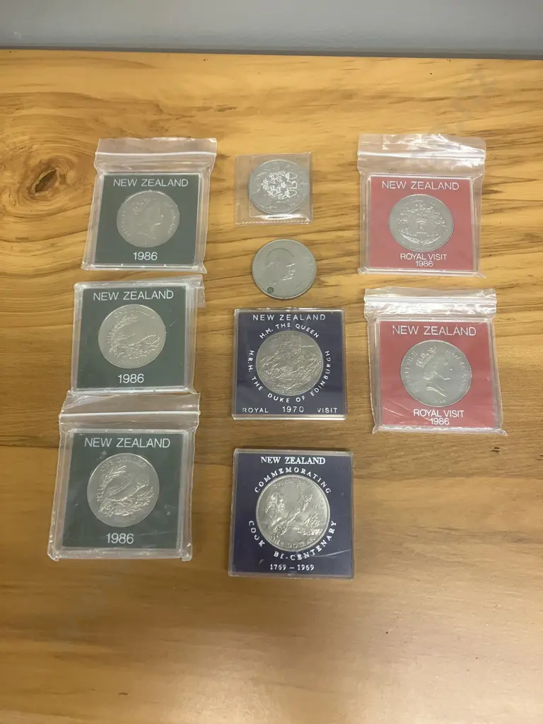 1977 Silver Jubilee Commemorative Crown Coin,1965 Churchill, 3 x 1986 NZ Kakapo $1, Assorted Commemorative UNC Coins Image 1++