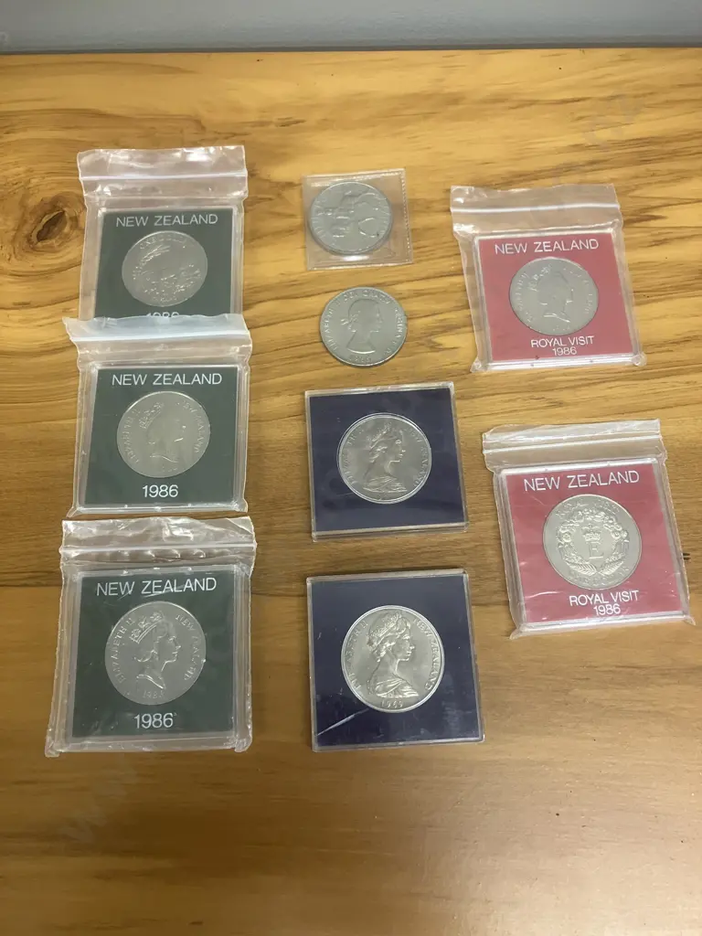 1977 Silver Jubilee Commemorative Crown Coin,1965 Churchill, 3 x 1986 NZ Kakapo $1, Assorted Commemorative UNC Coins Image 1++