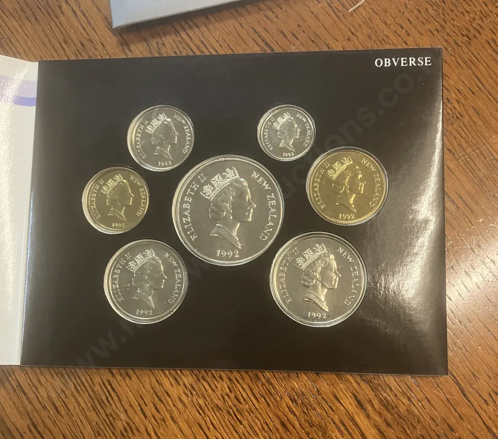 New Zealand 1992 Uncirculated Coin Set - 25th Anniversary (Of Decimal Currency) With Outer Sleeve & Info Card Image 1++