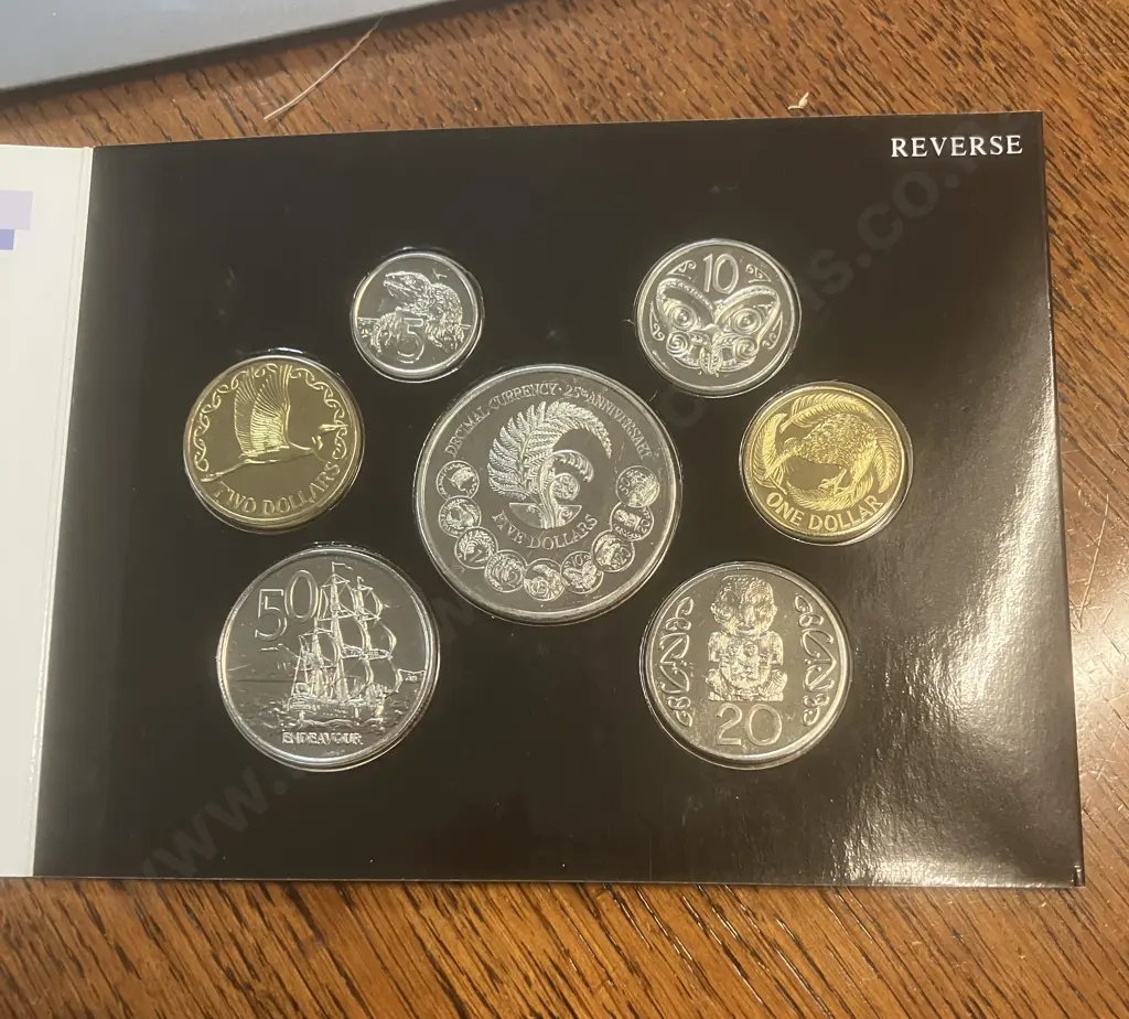 New Zealand 1992 Uncirculated Coin Set - 25th Anniversary (Of Decimal Currency) With Outer Sleeve & Info Card Image 1++