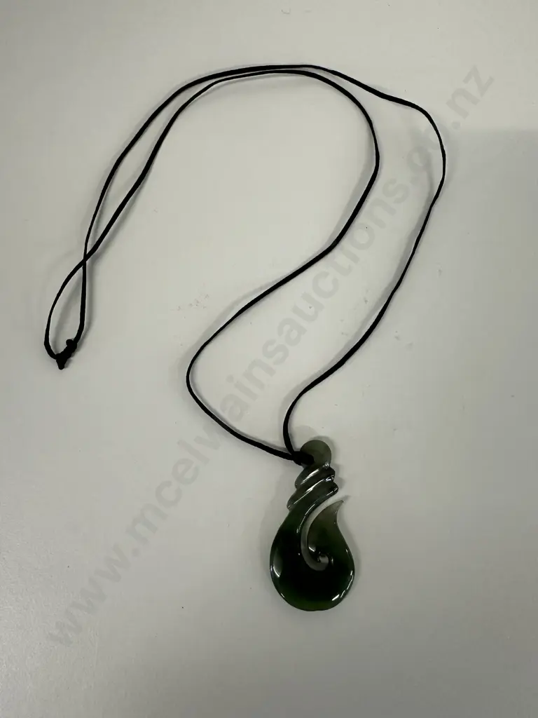 Pounamu Necklace L5cm. Image 1++