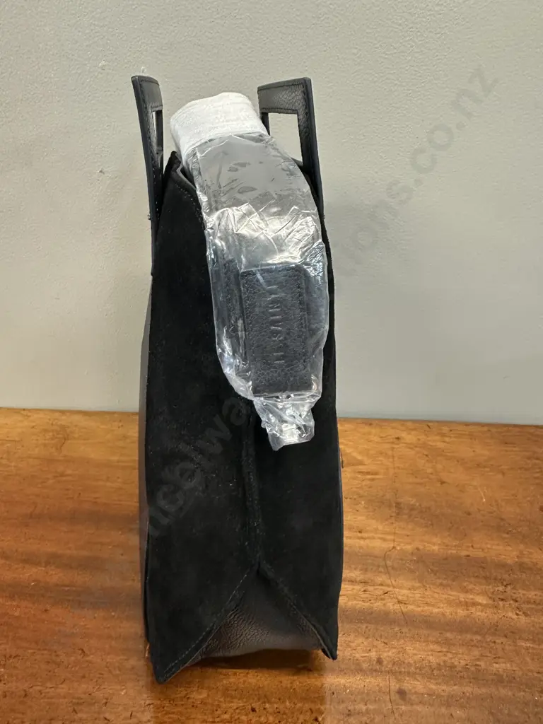 New Le Sainte Black Handbag Image 1++