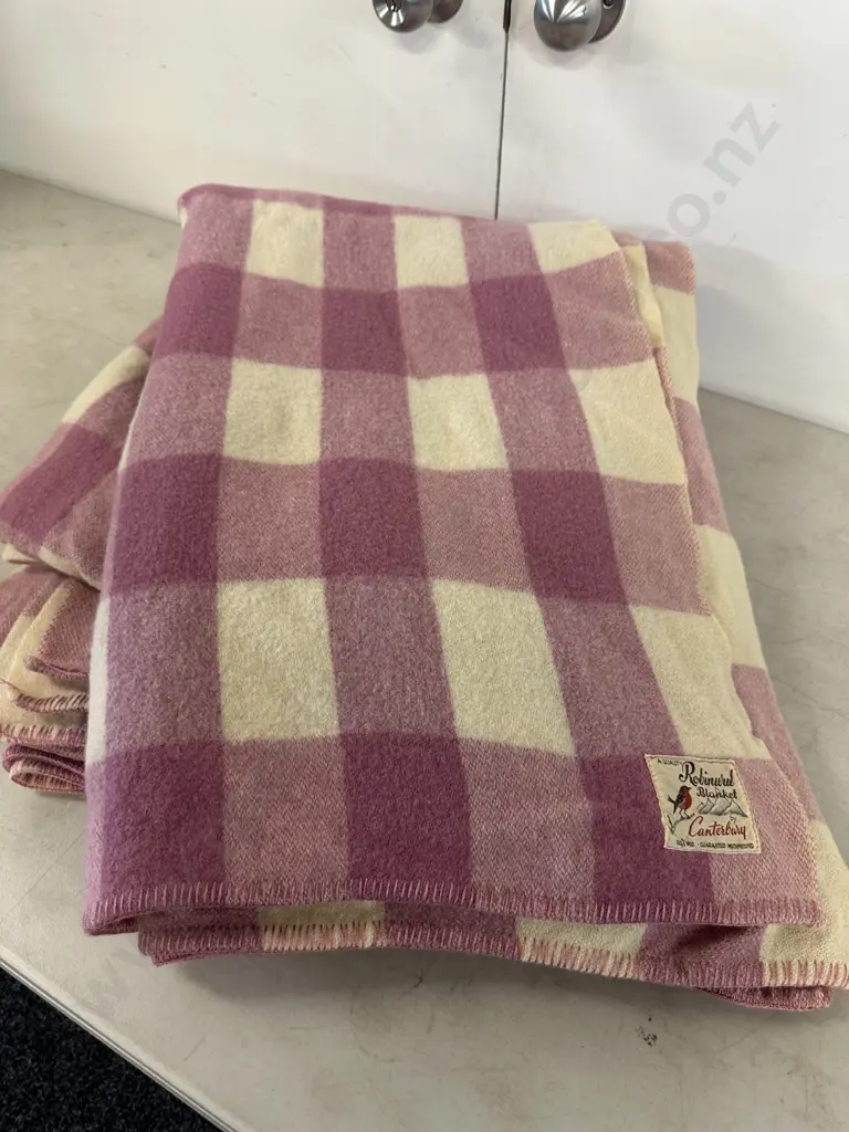 Pair Of Single Woollen Blankets Robinwul By Canterbury Pink & Cream Tones Image 1++