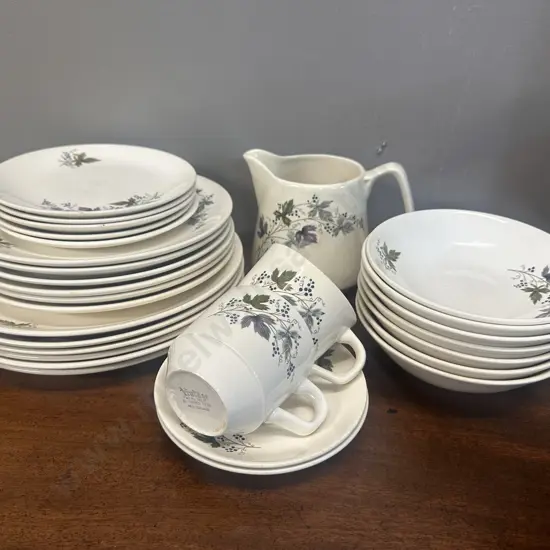 New Zealand Crown Lynn Crockery 'Vintage' Pattern #982 Including Dinner Plates, Bowls, Duos & Milk Jug (as found)