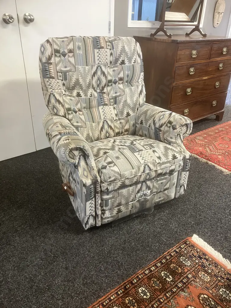 LA-Z-BOY Reclina-Rocker Upholstered In Grey & Black Aztec Patterned Fabric Image 1++