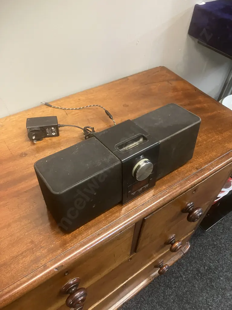 Retro Logitech Pure-Fi Express Plus 30-pin Ipod/Iphone Speaker Dock Model Alarm Clock Image 1++