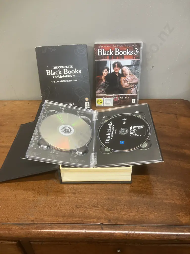 Black Books DVDs / Wine Set The Definitive Collectors Edition Box Set, Collectors Edition Box Set & Black Books 3 Image 1++
