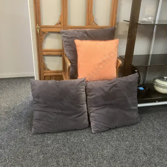 Lot of 4 Cushions