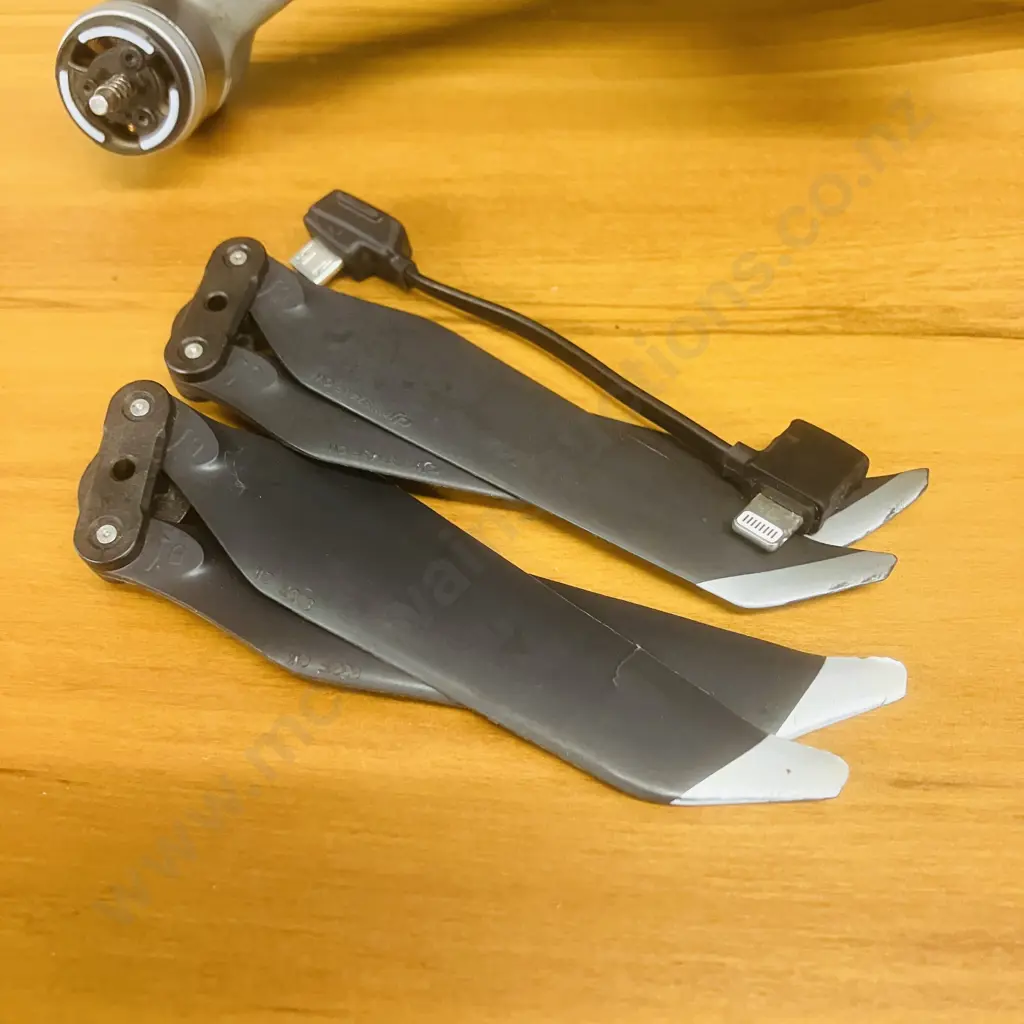 DJI Mavic 2 Zoom Drone, (L1Z) & Remote Controller (DJI RC1A) With Charger in Two DJI Soft Carry Cases Image 1++