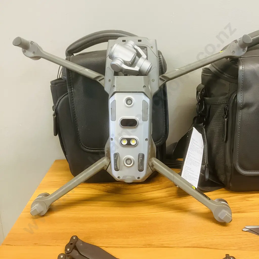 DJI Mavic 2 Zoom Drone, (L1Z) & Remote Controller (DJI RC1A) With Charger in Two DJI Soft Carry Cases Image 1++