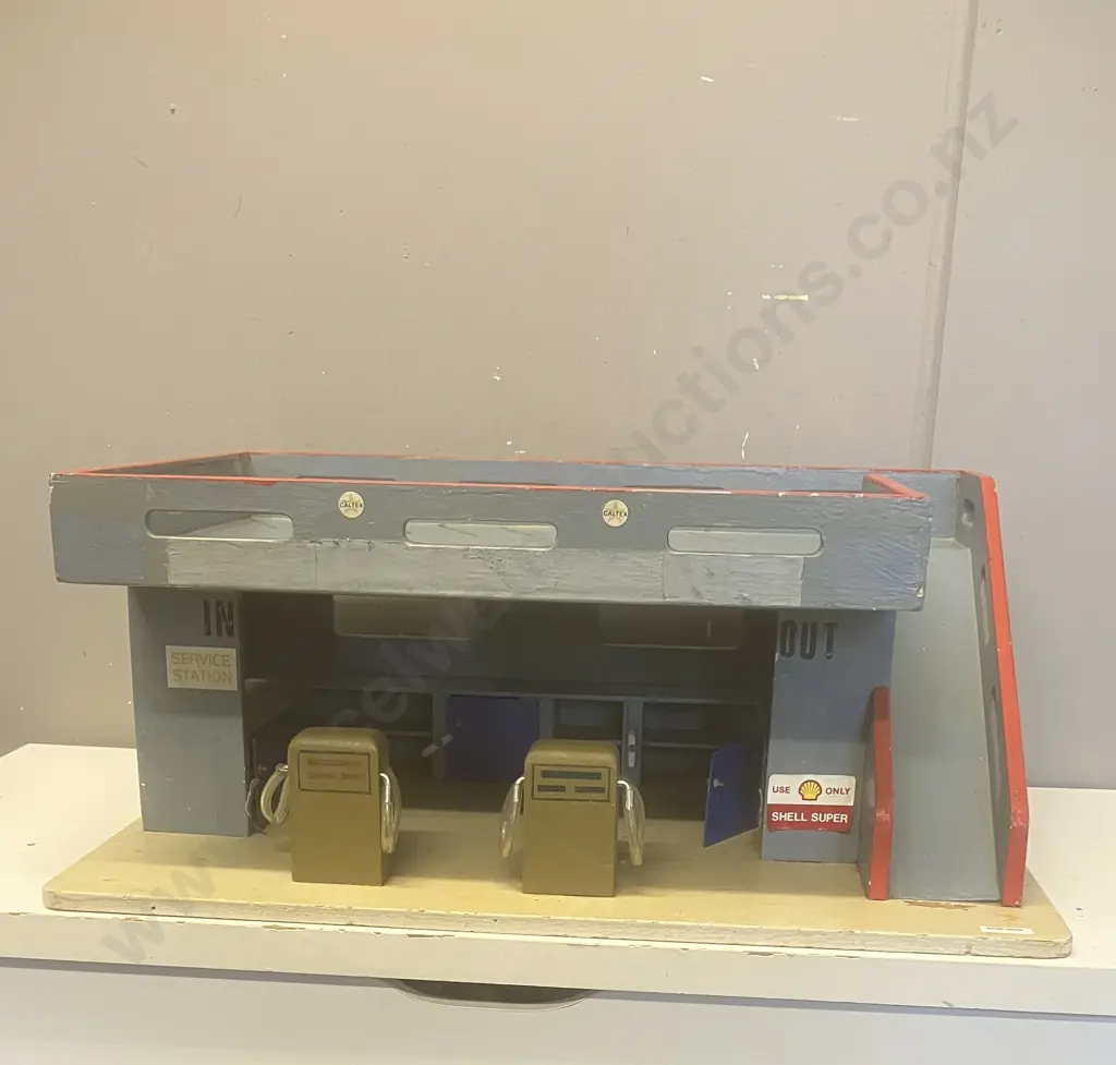 Wooden Kids Play Garage. H27 W65 D45cm Image 1++