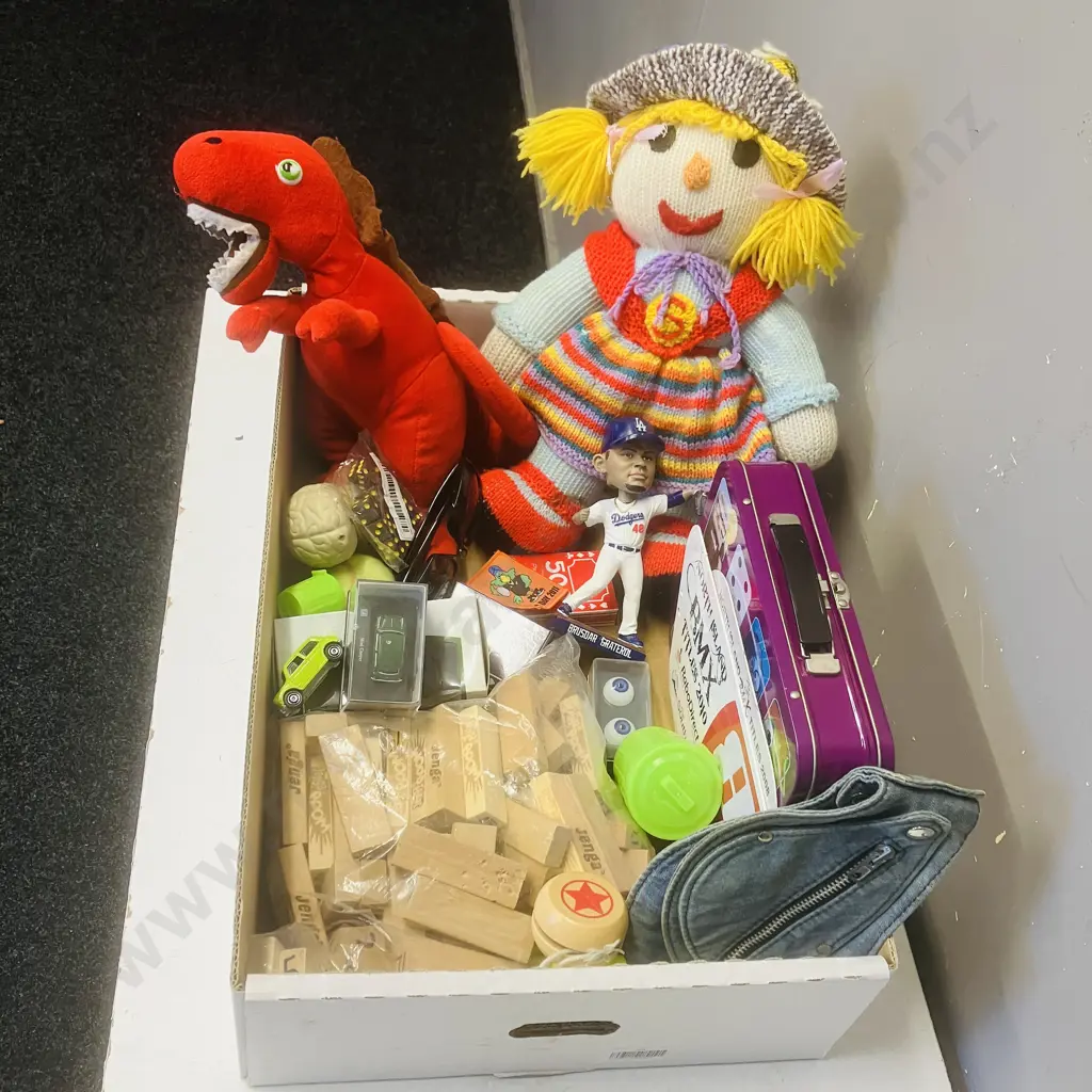 Box Lot Vintage Items, Domino Stars Set In Tin, Jenga Pieces, Etc Image 1++