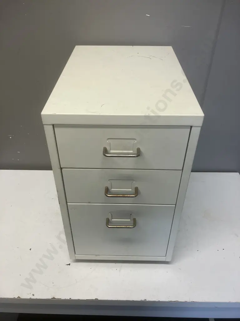 White Metal Mobile Filer, 3 Drawer. H48 W28 D41cm Image 1++