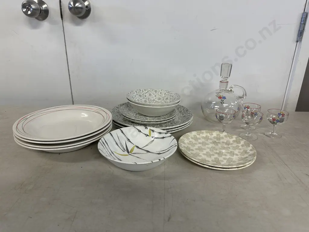 Assorted Vintage Crown Lynn Ware & Decanter & Four Sherry Glasses Image 1++