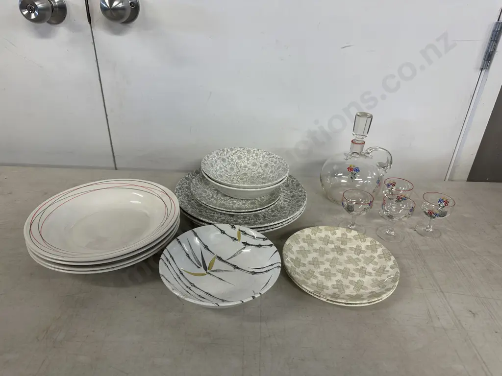 Assorted Vintage Crown Lynn Ware & Decanter & Four Sherry Glasses Image 1++