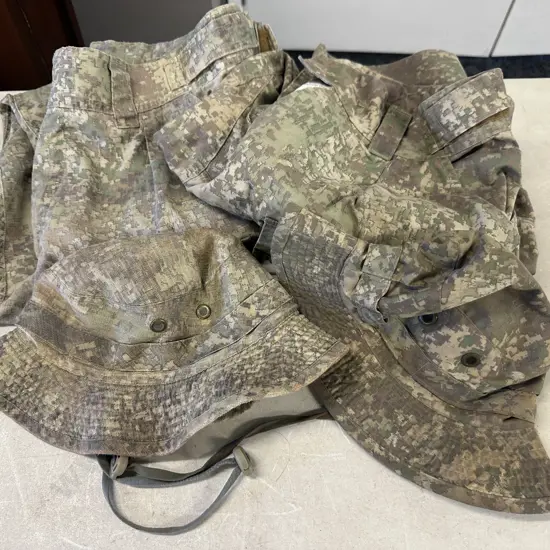 New Zealand Army Defence Force Multi-Terrain Camouflage Uniform Pants x2 & Hats x2